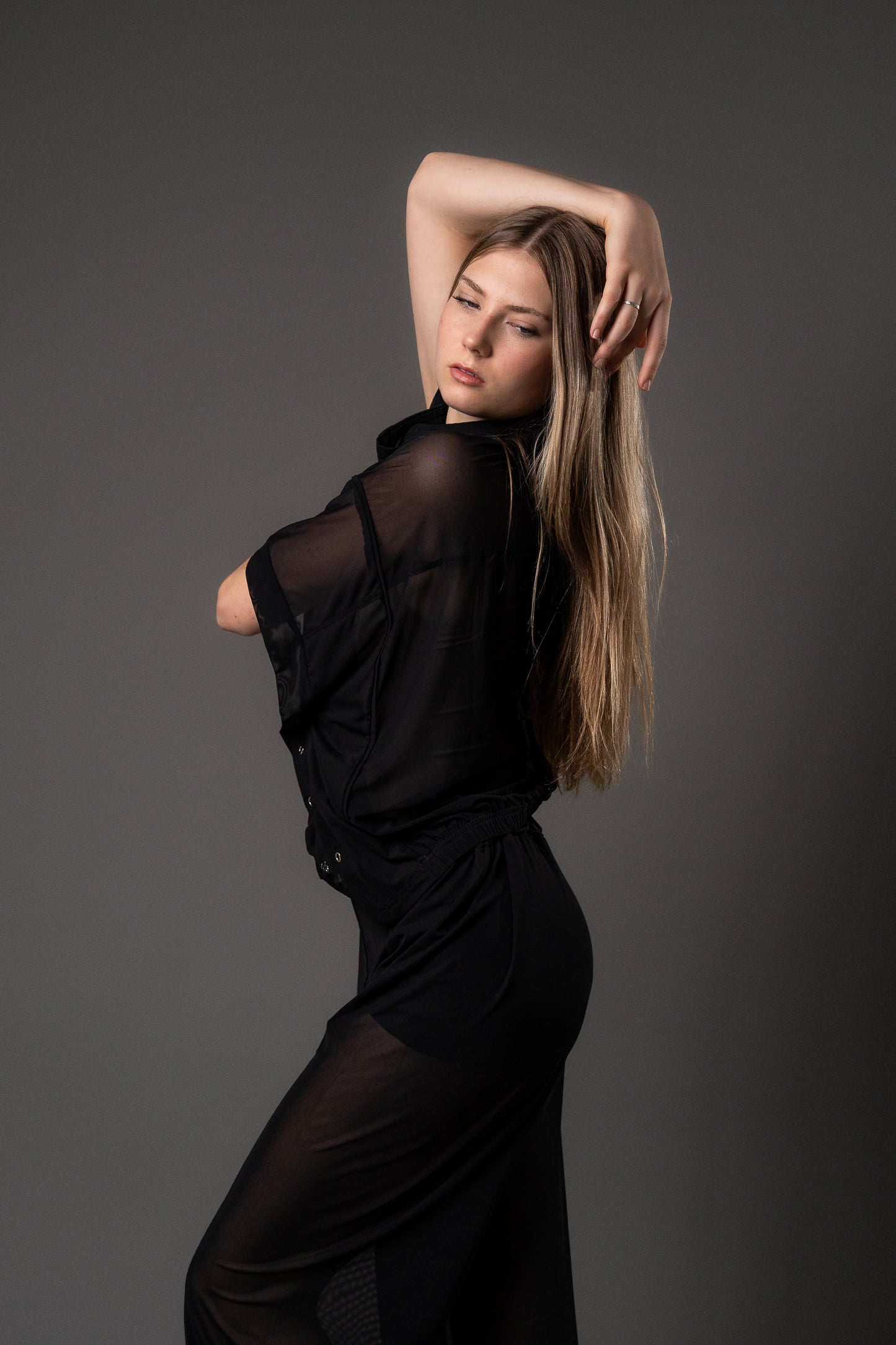 Lisa SportsLux Kimono – Lightweight Sustainable layer with Clean Lines & Modern Side Openings